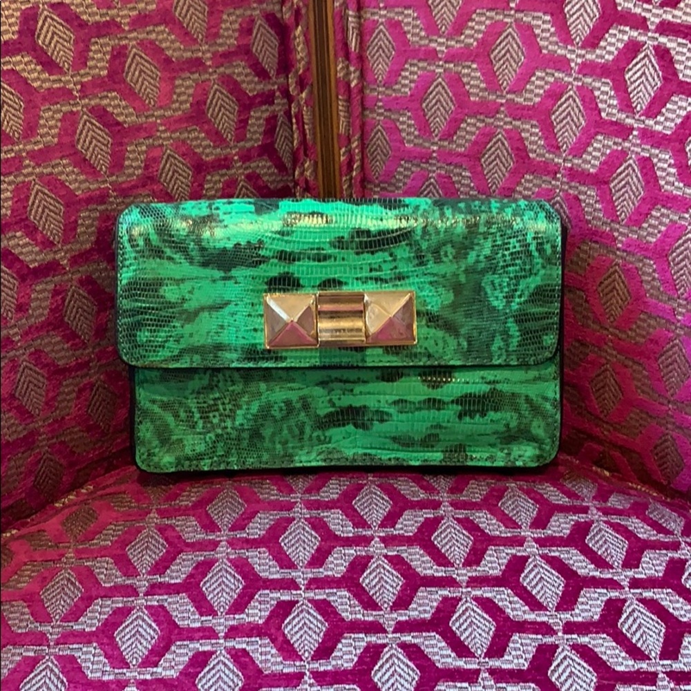 Green clutch gold buckle